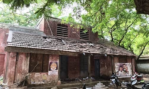சமூக விரோதிகளின் கூடாரமாகிய திண்டிவனம் பழைய நீதிமன்றக் கட்டடம்! சமூக ஆா்வலா்கள் குற்றச்சாட்டு!