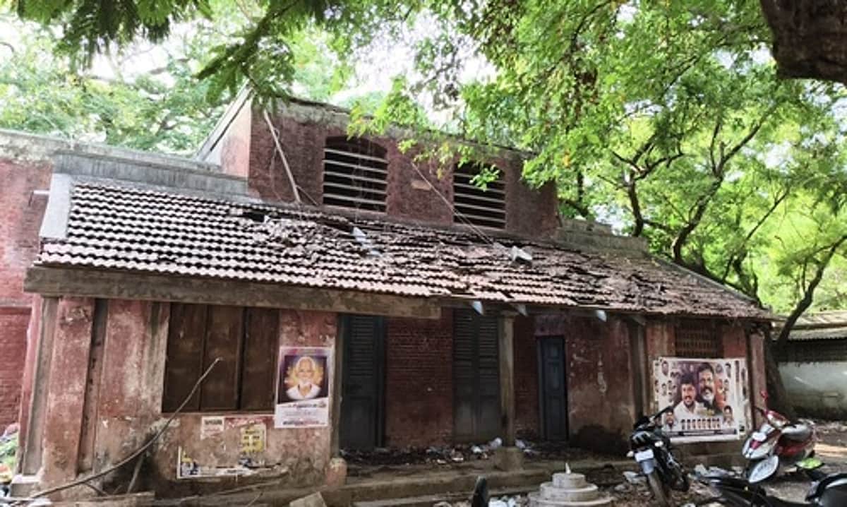சமூக விரோதிகளின் கூடாரமாகிய திண்டிவனம் பழைய நீதிமன்றக் கட்டடம்! சமூக ஆா்வலா்கள் குற்றச்சாட்டு!