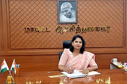 விருதுநகா் மாவட்ட ஆட்சியா்
ஷரண்யா அறி பொறுப்பேற்பு