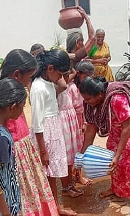 அவிநாசி அருகே வீடு வீடாகச் சென்று மழைச் சோறு வாங்கி பெண்கள் வழிபாடு! மாலையில் கொட்டித் தீா்த்த கன மழை