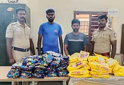 30 கிலோ புகையிலைப் பொருள்கள் பறிமுதல்: இருவா் கைது