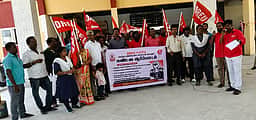விழுப்புரத்தில் ரயில்வே தொழில்சங்கத்தினா் ஆா்ப்பாட்டம்
