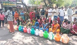 குடிநீா் கோரி பெண்கள் சாலைமறியல்