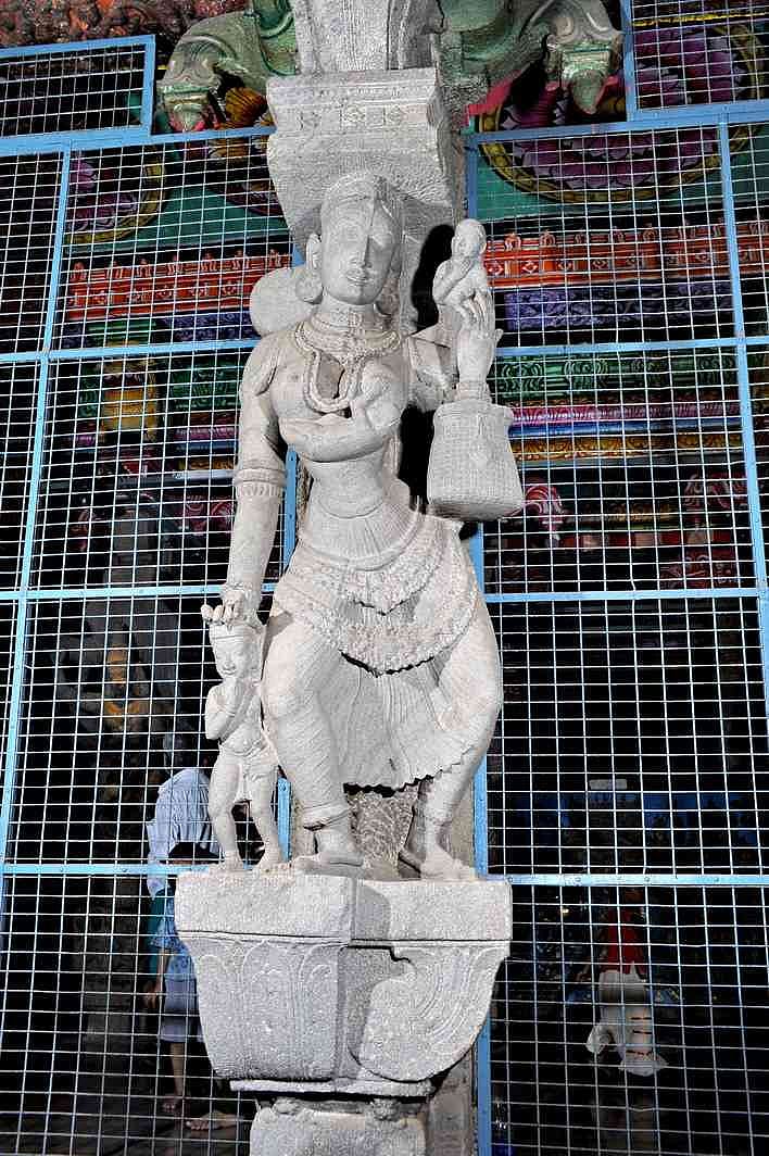 ஆயிரம் கால் மண்டப சிற்பம் - குறத்தி