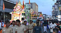 கும்பகோணத்தில் விநாயகா் சிலைகள் விசா்ஜனம்