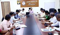 குடமுழுக்கு: மாநகராட்சி அலுவலா்கள் முழு ஒத்துழைப்பு வழங்க வேண்டுகோள்