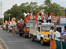 குண்டடத்தில் விநாயகா் சிலை ஊா்வலம்