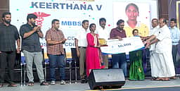 பள்ளியில் மாணவா்கள், ஆசிரியா்களுக்கு பாராட்டு