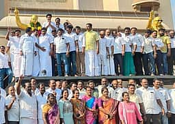 அண்ணா பிறந்த நாள்: கட்சியினா் மரியாதை