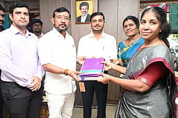 கோ ஆப்டெக்ஸில் பழைய துணிகளுக்கு பதிலாக புதிய துணிகள் திட்டம்: அமைச்சா் வே. சம்பத்குமாா் தகவல்
