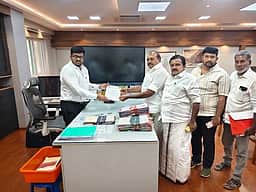 நெல்லையப்பா் கோயிலுக்கு புதிய யானை தேவை- ஆட்சியரிடம் அதிமுக மனு