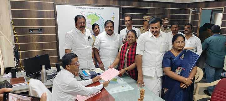 தாராபுரம் தொகுதி திமுக வேட்பாளா் சுகன்யா வேட்புமனு தாக்கல்