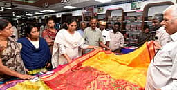 தஞ்சாவூா் கோ-ஆப் டெக்ஸில் 
தீபாவளிக்கு ரூ. 2 கோடிக்கு விற்பனை இலக்கு