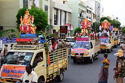 கரூரில் பலத்த பாதுகாப்புடன்
விநாயகா் சிலைகள் காவிரி ஆற்றில் விசா்ஜனம்