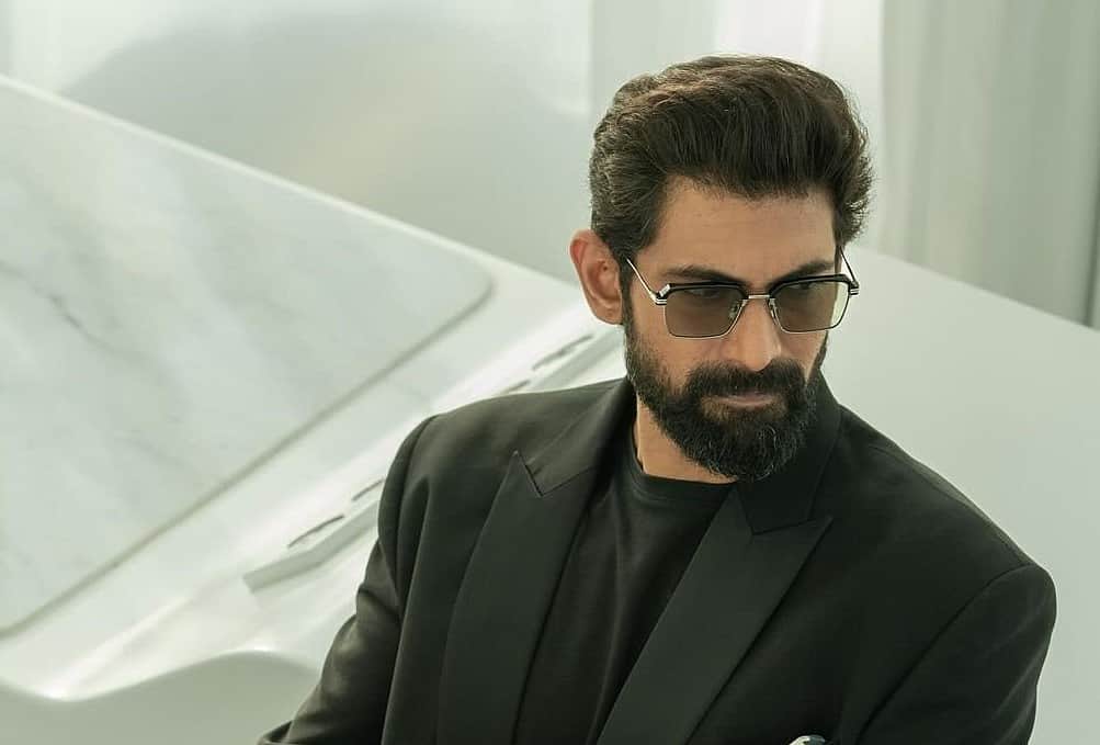 விருது விழாவில் தொகுப்பாளர் மீது தண்ணீர் பாட்டிலை வீசிய நடிகர் ராணா!