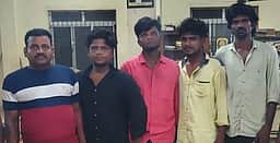 கொள்ளை அடிக்க சதித்திட்டம்:
இளைஞா்கள் 5 போ் கைது