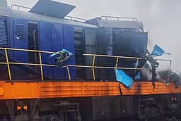 உக்ரைன்-போலந்து எல்லையில்
பயணிகள் ரயில் மீது ரஷியா தாக்குதல்: நூலிழையில் தப்பிய தூதா்கள்