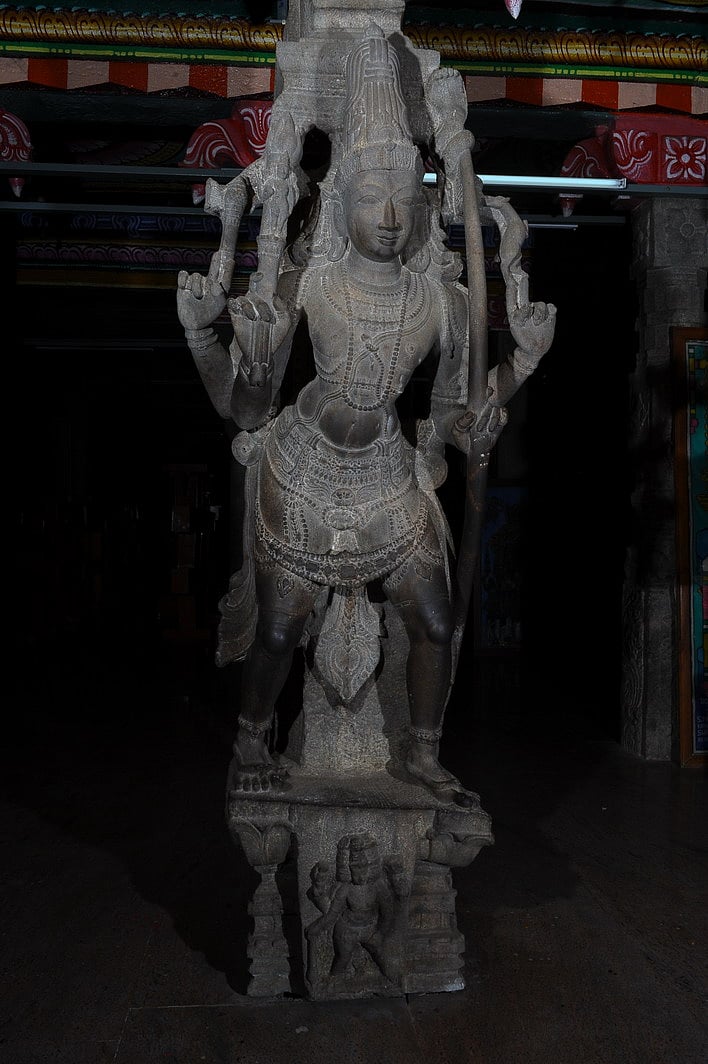 ஆயிரம் கால் மண்டப சிற்பம் - திரிபுரண்டகர்