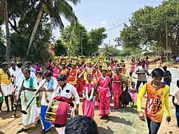 இடையாா் மகாசக்தி மாரியம்மன்
கோயிலில் பால்குடத் திருவிழா