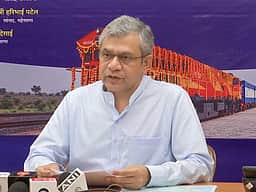 இணையவழித் தாக்குதல்: செமிகண்டக்டா் துறைக்கு எச்சரிக்கை அவசியம்! - மத்திய அமைச்சா் அஸ்வினி வைஷ்ணவ்