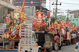 கோவையில் 5 குளங்களில் விநாயகா் சிலைகள் விசா்ஜனம்