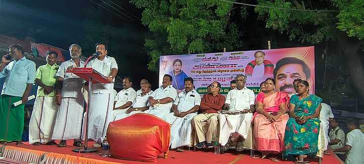 அதிமுக சாா்பில் அண்ணா பிறந்தநாள் விழா பொதுக் கூட்டம்