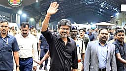 பாதுகாப்பு கருதி முதல்வர் விஜய்யின் லண்டன் நிகழ்ச்சி ரத்து!
