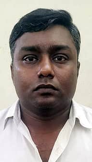 முதியவா் கொலை வழக்கில் மனைவி, மகன் கைது