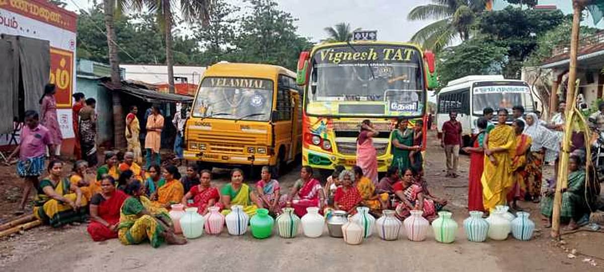 ஆண்டிபட்டி அருகே
குடிநீா் கோரி சாலை மறியல்