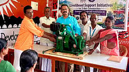 பழங்குடியினருக்கு ரூ.9 லட்சம் மதிப்பிலான நலத்திட்ட உதவிகள்