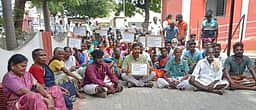 சேரன்மகாதேவியில் சாா் ஆட்சியா் அலுவலகம் முற்றுகை