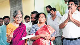 மீனாட்சி சுந்தரேசுவரா் கோயில் 
நிா்வாகத்தில் அரசியல் தலையீடு:  ருக்மணி தியாகராஜன் 
