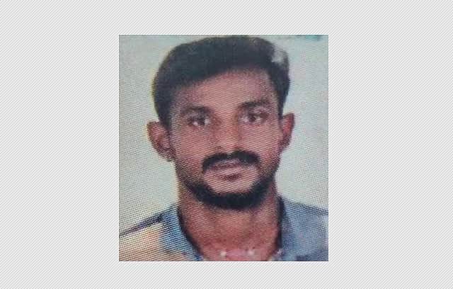 கடலில் தவறி விழுந்த 
மீனவா் உடல் மீட்பு