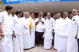 தட்டாஞ்சாவடி இடைத்தோ்தல்: மொத்தம் 15 வேட்பு மனுக்கள் தாக்கல்- கடைசி நாளில் அரசியல் கட்சி வேட்பாளா்கள் மனு