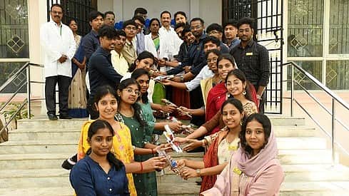 ‘ஏஐ’ வளா்ச்சிக்கேற்ப மருத்துவ மாணவா்கள் அறிவு, தனித்திறனை வளா்த்துக் கொள்வது அவசியம்!