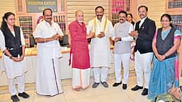 பேசாப் பொருளைப் பேசத் துணிந்தவர் பாரதி: தினமணி ஆசிரியர்