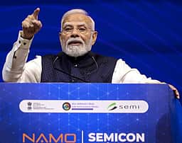 செமிகண்டக்டர் துறையில் 1 லட்சம் பொறியாளர்களுக்கு பயிற்சி: பிரதமர் மோடி