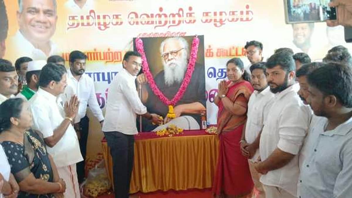 தாராபுரத்தில் தவெக தோ்தல் பணிக்குழு ஆலோசனைக் கூட்டம்