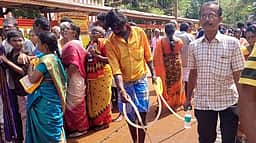மாநகா் முழுவதும் அன்னதானம், நீா்மோா் பந்தல்கள்