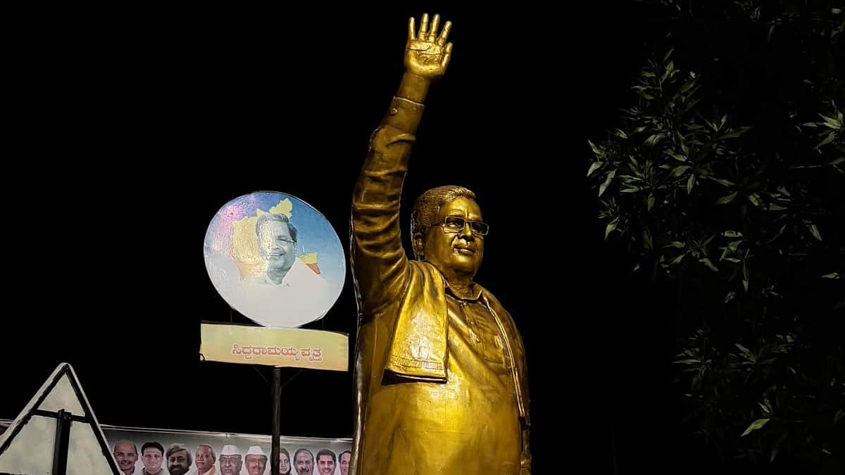 இரவோடு இரவாக அனுமதியின்றி நிறுவப்பட்ட சித்தராமையா சிலை! 