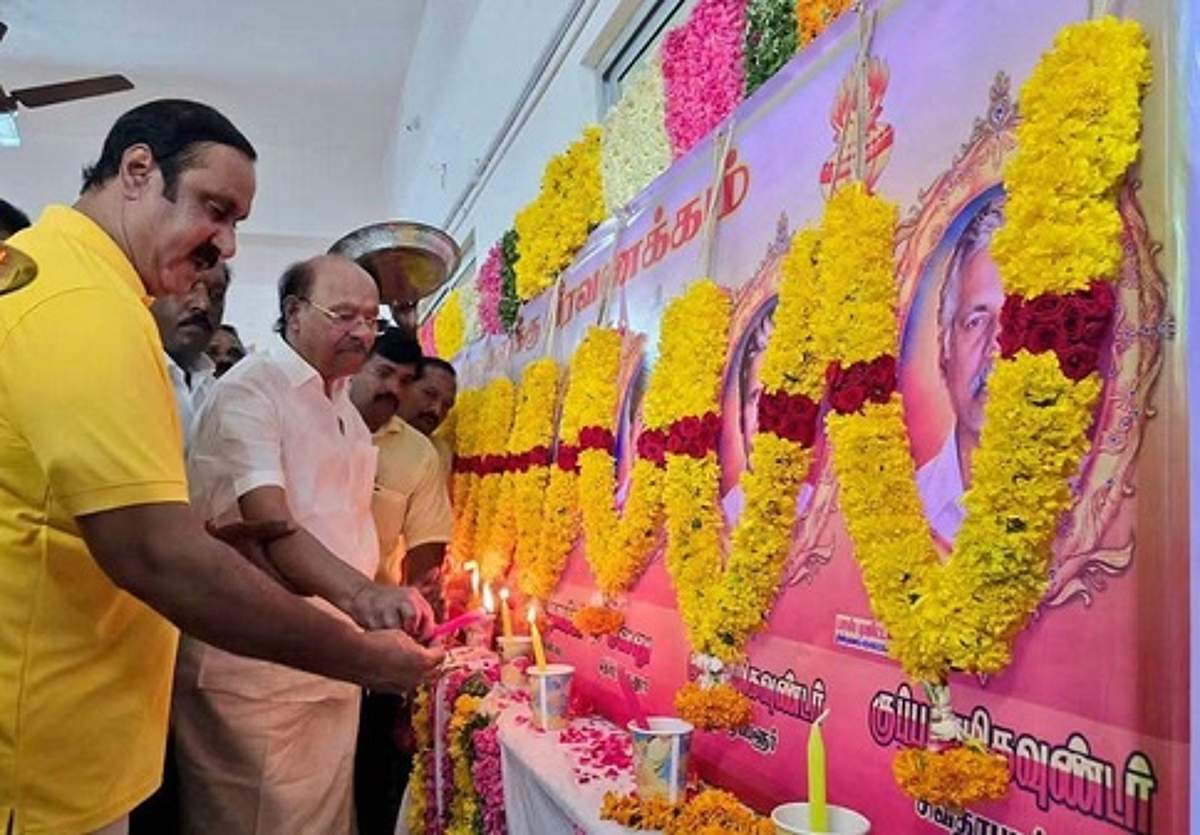 தனியாா் நிறுவனங்களில் உள்ளூா் இளைஞா்களுக்கு 80 சதவீதம் வேலைவாய்ப்பு: அன்புமணி ராமதாஸ் வலியுறுத்தல்