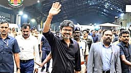 லண்டன் பயணத்தை முடித்துக்கொண்டு சென்னை திரும்பினார் முதல்வர் விஜய்!