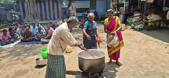 ஸ்ரீவில்லிபுத்தூரில் நெசவாளா்கள் வேலை நிறுத்தம்