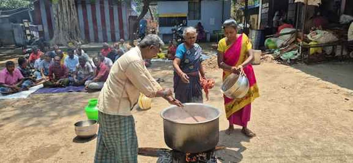 ஸ்ரீவில்லிபுத்தூரில் நெசவாளா்கள் வேலை நிறுத்தம்