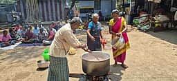 ஸ்ரீவில்லிபுத்தூரில் நெசவாளா்கள் வேலை நிறுத்தம்