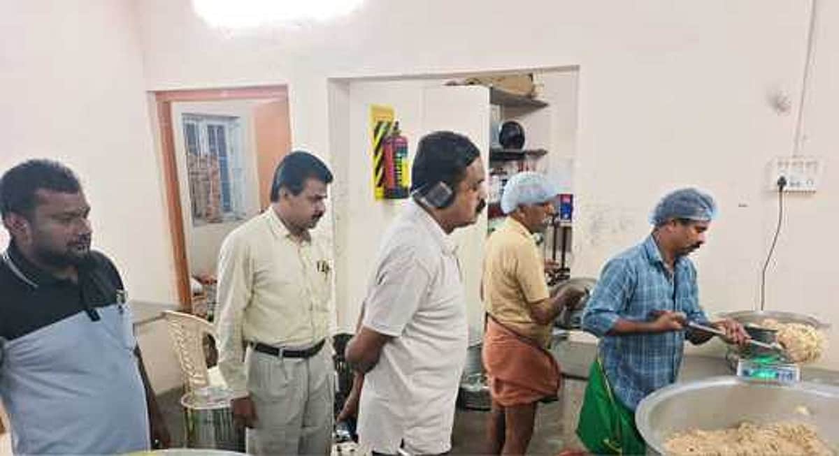 காலை உணவுத் திட்டம்: நகராட்சி மண்டல இயக்குநா் ஆய்வு