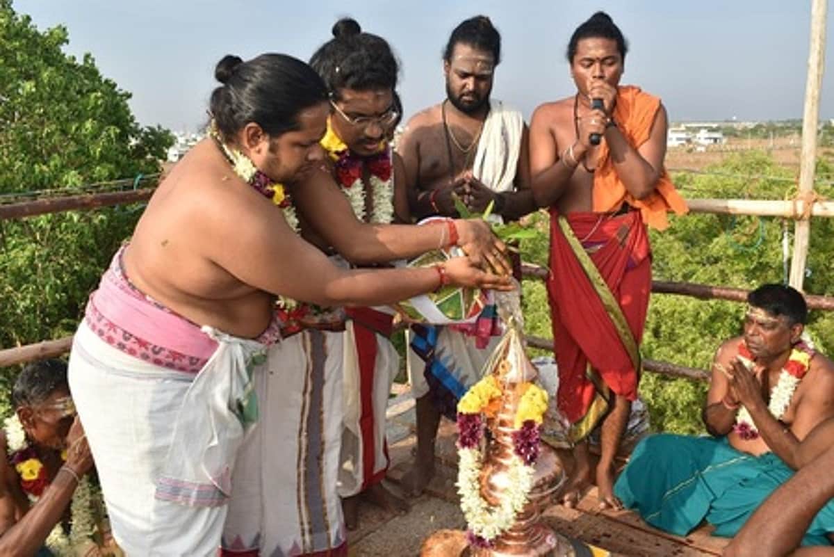 கரூா் ஏமூா் இரட்டை விநாயகா்,
பகவதியம்மன் கோயில் குடமுழுக்கு