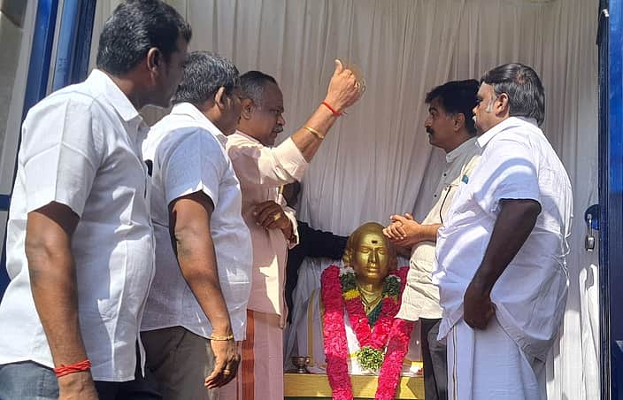 தலைமைச் செயலகம்: முதல்வா்
மறுபரிசீலனை செய்ய வேண்டும் 
- துரை வைகோ