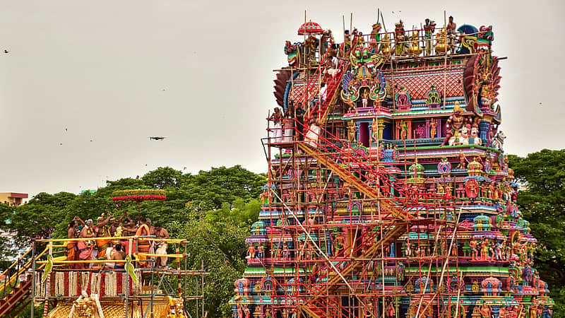 மதுரை மீனாட்சி சுந்தரேசுவரர் கோயில் குடமுழுக்கு கோலாகலம்.