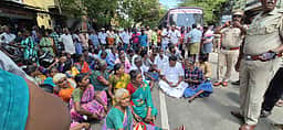 ஸ்ரீவில்லிபுத்தூரில் 2-ஆவது நாளாக
நெசவாளா்கள் வேலை நிறுத்தம்- மறியல்
